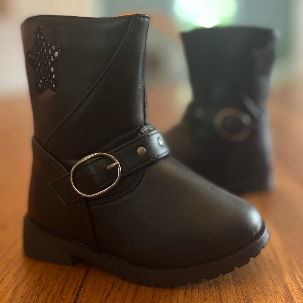NWOT girls size 6 faux leather boots